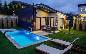 Vital Home Sapanca Isıtmalı Havuzlu Villa&Bungalov
